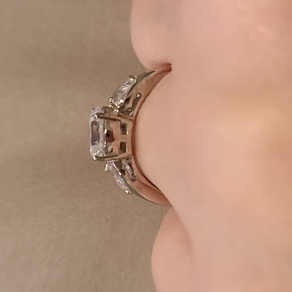 3 stone cubic zirconia stainless steel ring - Picture 2 of 8